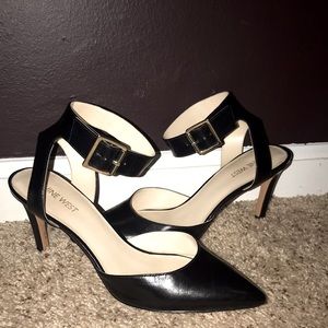 Women’s size 8M, Black/gold, Nine West Pumps.